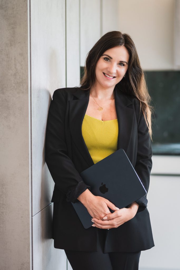 Klarissa Brandner - Studium der Germanistik und über 10 Jahre Erfahrung in Sales & Recruiting